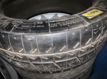 Neumáticos con solo una subida 