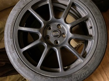 Llanta braid fullrace a “18” con neumaticos semislick dmack