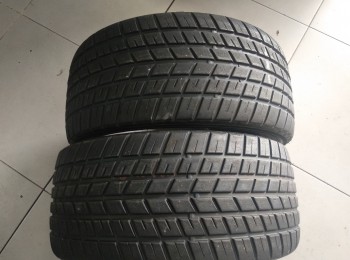 2 slicks pirelli de mojado en 18