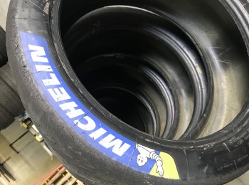 Vendo neumáticos michelin y dmack en 18”