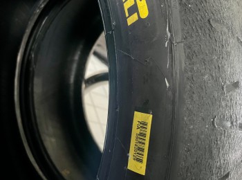 Se venden neumaticos pirelli ra5 235/40/18
