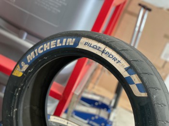 Se venden neumaticos michelin m20 y s10 
