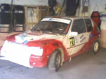 Vendo 205 autocross muchos repuestos.ideal para empezar a co