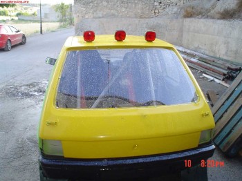 Carroceria de 205 preparada para correr cameponato españa au