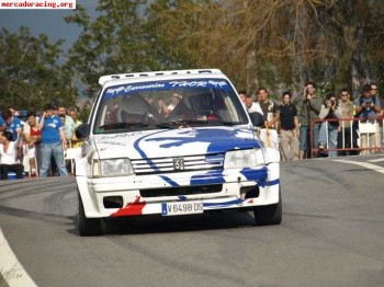 Se vende o se cambia peugeot 205 f2000.
