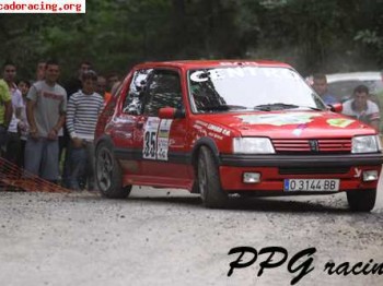 Se vende 205 gti de carreras