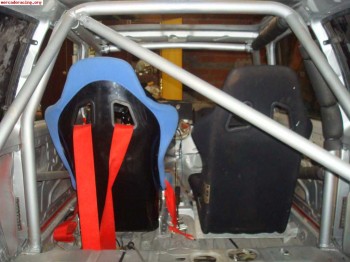 Se vende 205 gti de carreras casi listo.