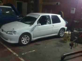 Se vende 106 rallye 3000 euros 