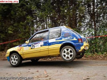 Se vende 205 gti de carreras con mucho recambio 6500!!