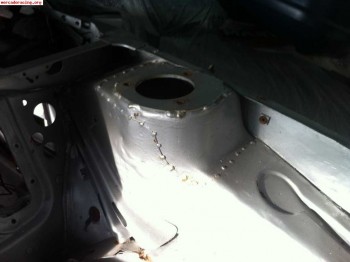 Se vende carroceria con barras de peugeot 205