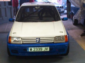Peugeot 205 rallye con documentacio de rallyes