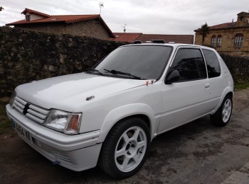 Vendo 205 rallye. 