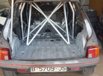 Se vende carroceria con barras de 205 