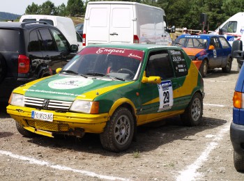 Vendo 205 gti, kit asfalto y tierra.