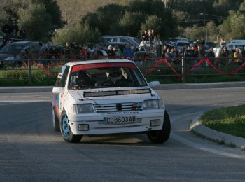 Se vende peugeot 205 gti 1.9. 