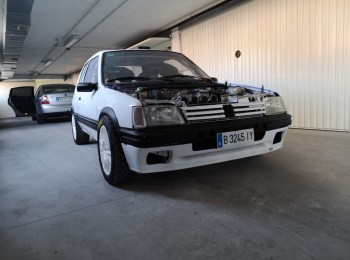 Peugeot 205 f2000