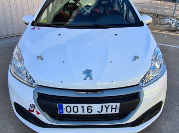 Peugeot 208 1.2 puretech volant racc