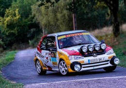 Carrocería peugeot 106 con golpe