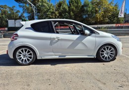 Peugeot 208 gti (novo)