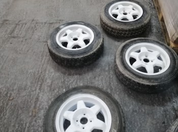 4 llantas 14 et 22 y 4 neumáticos tierra