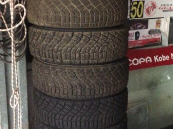 Lote de 8 kumho 195/65 15 de tierra