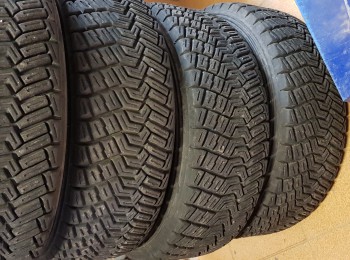 Pirelli 205/65/15 al 75%. 100eur/ud