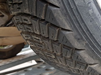 Neumáticos de tierra mrf medidas 205-65-15 como nuevos. compuesto medi