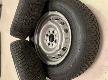 Tres ruedas(neumático,llanta) seat 124 1430