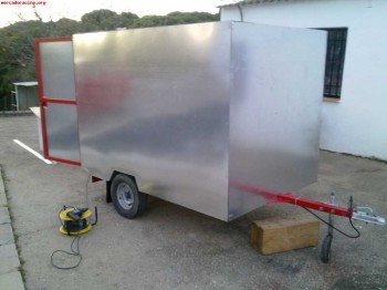 Se vende remolque para dos karts cerrado