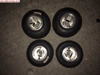 Se venden 4 llantas con 8 ruedas brigestone