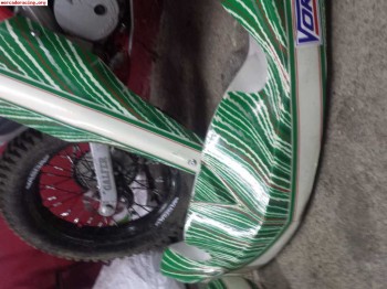Se vende plastica y soportes tony kart 2013 