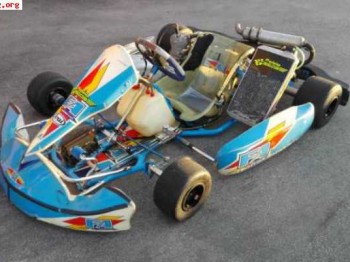 Se vende fa kart del año 2010 en perfecto estado.