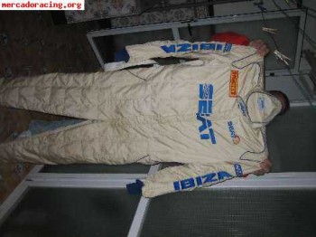 Vendo mono oficial seat sport de la copa ibiza