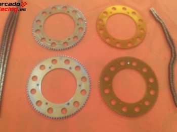 Se venden coronas y cadenas