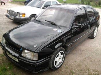 Se vende o se cambia opel kadett gsi 1.8 115 cv urje