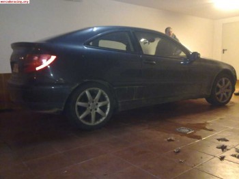 Se vende o se cambia mercedes sportcoupe c220cdi por gasolin