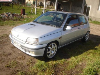 Clio 1.8 16v vendo/cambio acepto motos