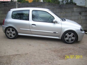 Clio sport   4.500  €
