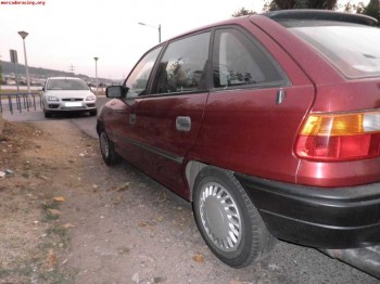 Se vende o se cambia opel astra 1.6i