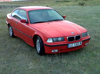 Bmw 318 is coupe 143cv 2000€