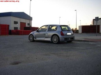 Se vende renault clio 3.0 v6