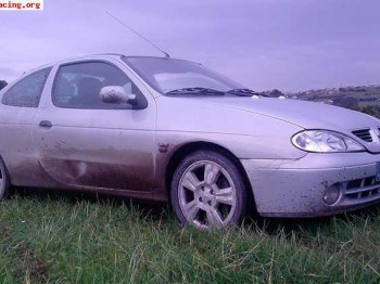 Renault megane coupe 2.0 16v 1500€(averia)