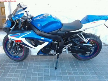 Se vende suzuki gsxr 600k7