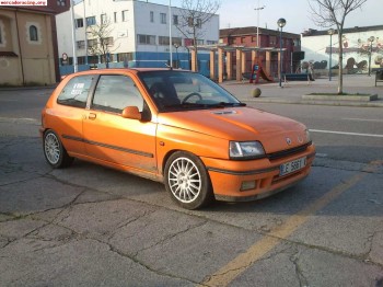 Se vende clio 16v o se cambia por algo de correr o trasera d