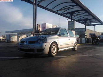 Clio sport 02  2500 euros