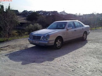 Mercedes e280 4matic (caja 210)