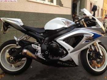 Se vende o se cambia suzuki gsxr 600