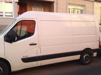 Se vende o se cambian furgoneta raunault