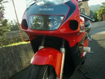 Se cambia gasgas 250 y suzuki gsxr 600 por 325i e30