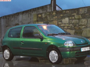 Venta o cambio clio 1.9 d 3000 euros